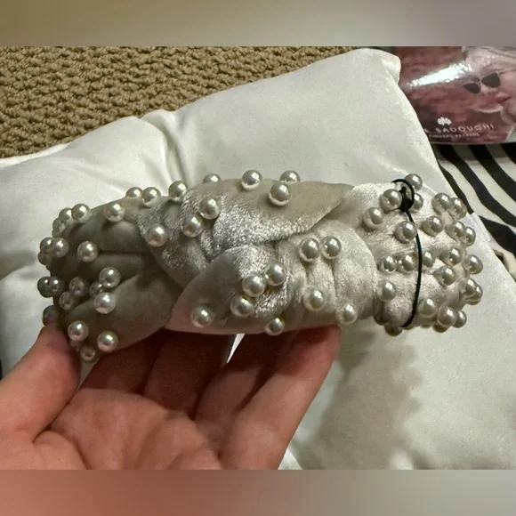 Lele Sadoughi velvet & pearl headband display picture 1